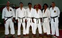 Udine Italia kesäkuu 2002
Pekka Laukkala, Matti Saarinen, sensei Katsuhigo Yogi, sensei Masaji Taira, sensei Keiji Ito ja Jouni Hirsimäki