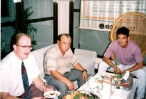 Okinawa 1993
Sensei Kari Kuusisto (vas.), Eiichi Miyazato Sensei ja Yukio Azuma