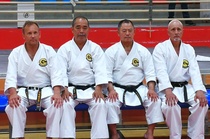 Logroño Espanja kesäkuu 2019
Senseit Jouni Hirsimäki 6. dan, Toshiro Fujioka 8. dan, Ryoichi Onaga 9. dan ja José Ramón Villamar 6. dan